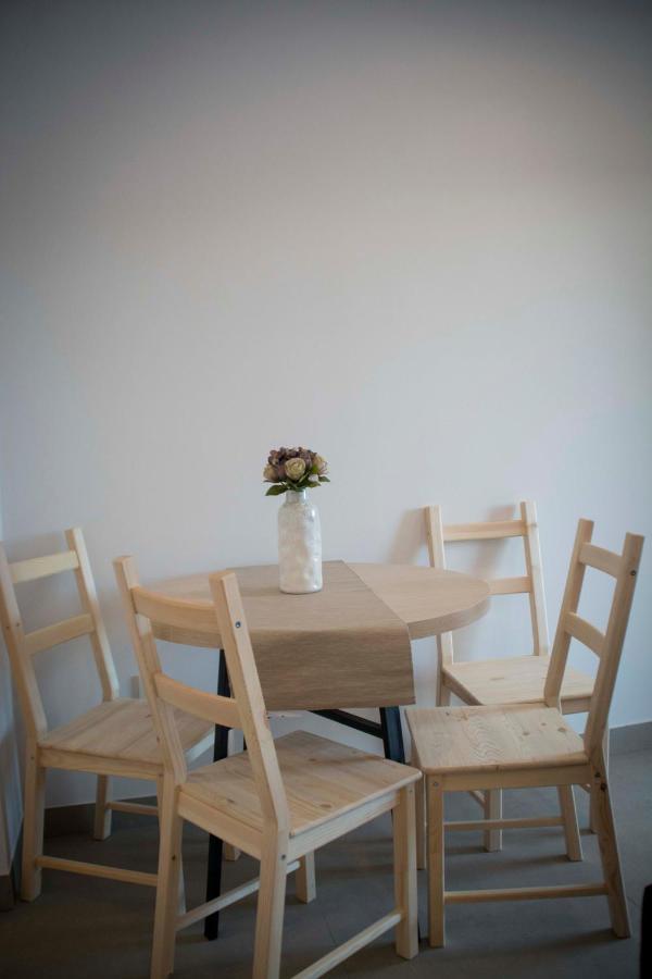 Apartamentos Madreselva Fernan Perez Екстериор снимка
