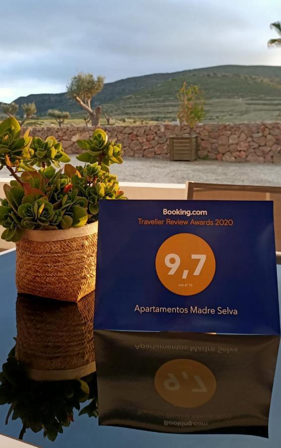 Apartamentos Madreselva Fernan Perez Екстериор снимка