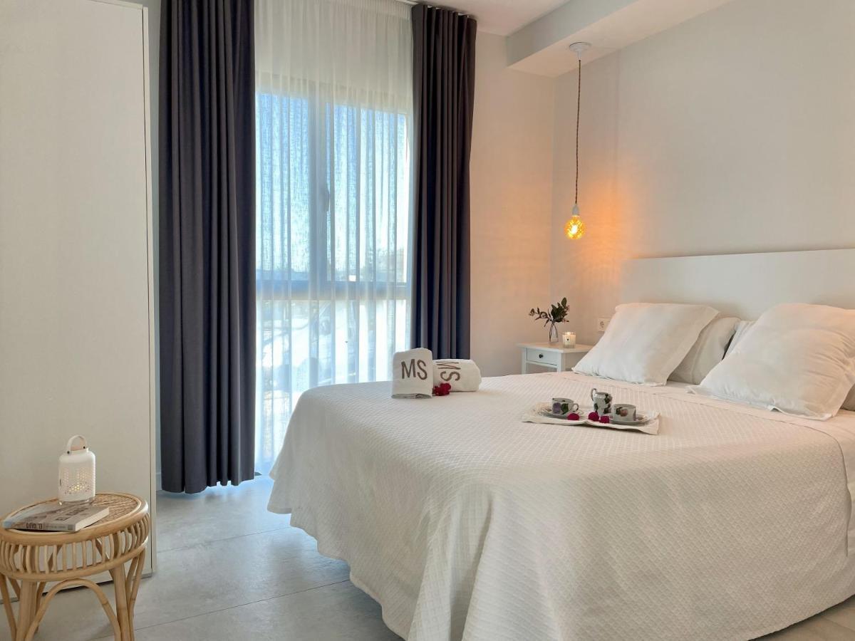 Apartamentos Madreselva Fernan Perez Екстериор снимка