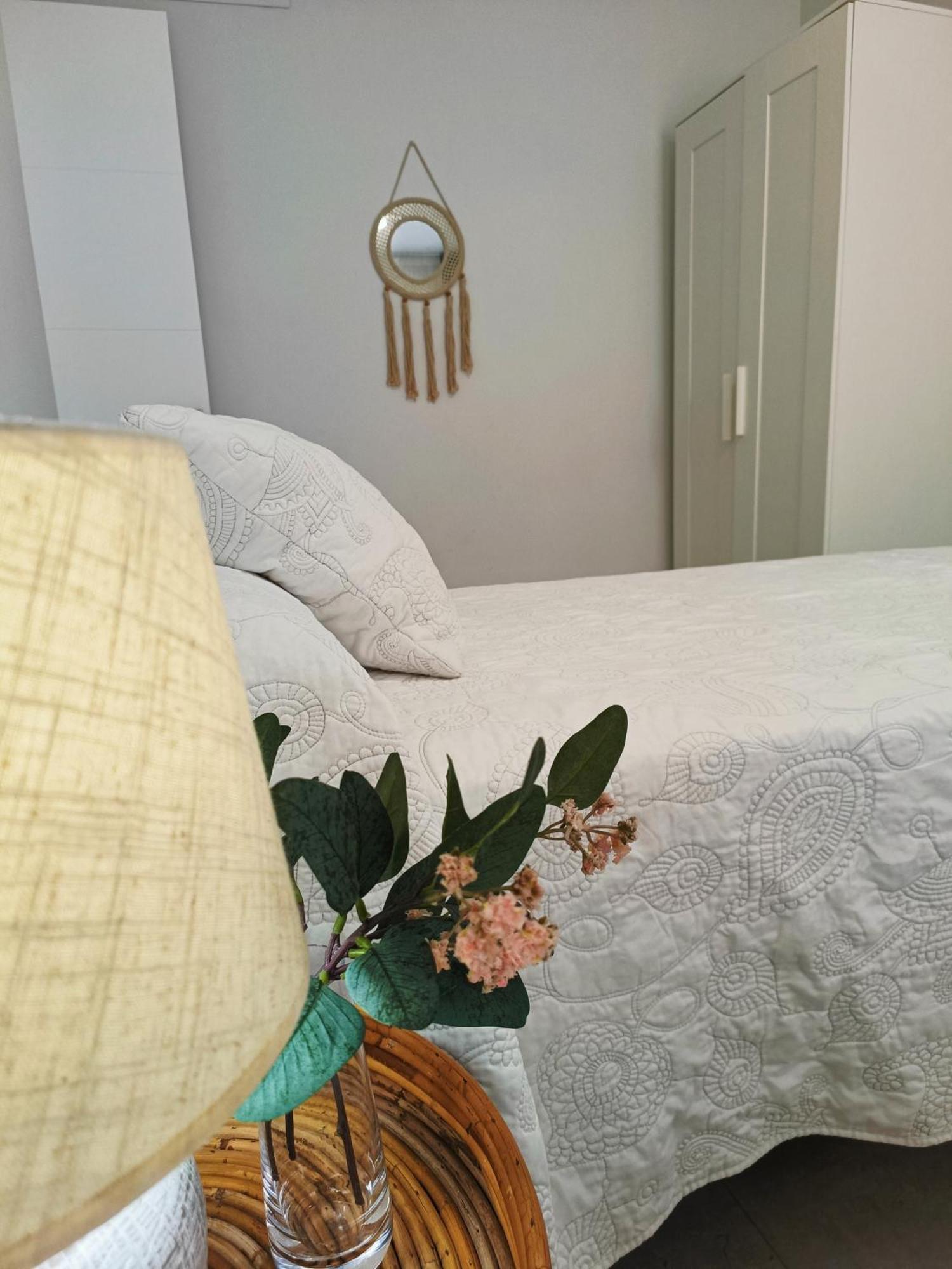 Apartamentos Madreselva Fernan Perez Екстериор снимка
